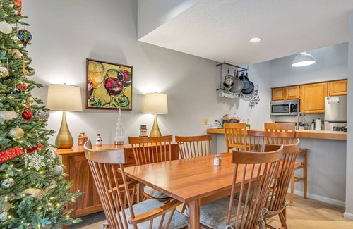 West Hartford Condo | Close to Lake & Golf & Pool | Newton Village 2C