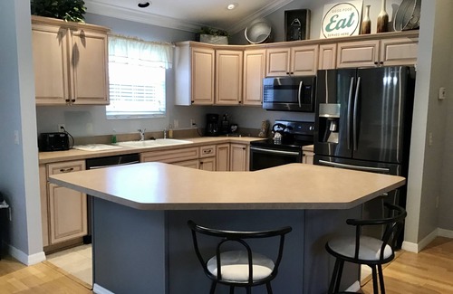 Sabal Chase House | CLOSE TO LAKE SUMTER SQUARE! Sm Dog Friendly, GAS GOLF CART & BBQ Included!