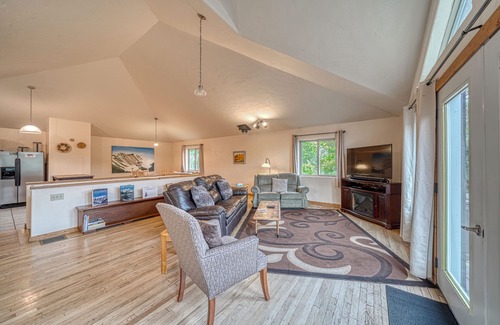 Whitepine Cabin | Close to Monarch and Salida with Mountain Views from the Hot Tub