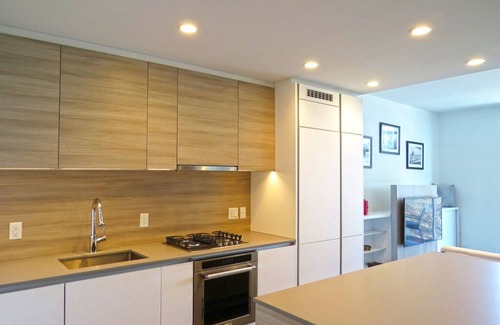 Inner Harbour Condo | Close to Ocean/Near Downtown/Wifi/Secure Parking/Outdoor Pool/Gym