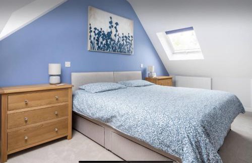 Salisbury House | Close to Salisbury Cathedral (& Hospital)