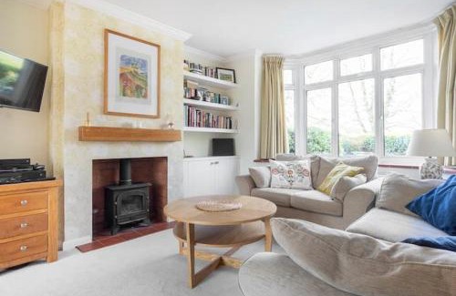 Salisbury House | Close to Salisbury Cathedral (& Hospital)