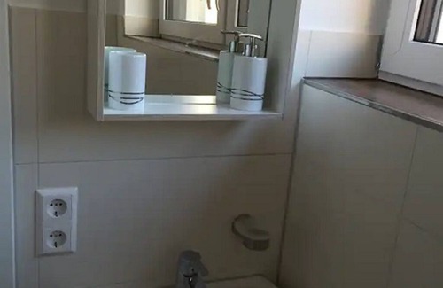 St. Leon House | Close to Shopping Possibilities and Restaurants/take Away