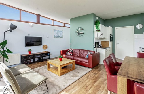 Bunschoten House | Close to the marina and with a view of polder landscape and the bird breeding area, this beautiful v