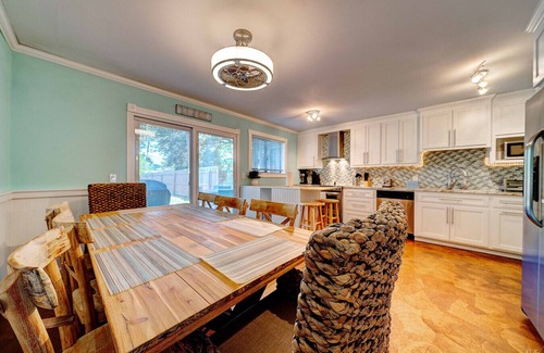 Holiday Beach House | Close2Beach-Snowbird Rates for Nov-Feb!