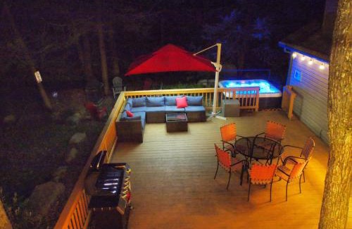 Tobyhanna Ski Chalet | Closest Rental House to Pool & Beach in Pocono Farms, AC, Hot tub, Game Room