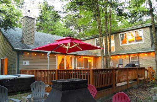 Tobyhanna Ski Chalet | Closest Rental House to Pool & Beach in Pocono Farms, AC, Hot tub, Game Room