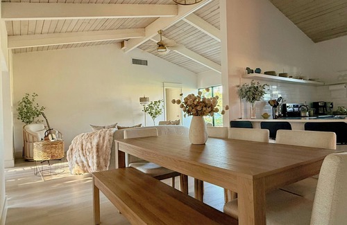 West Palm Beach House | CloseTo Downtown- Cold Plunge -Mini Golf- Sleeps 10- Floor to Ceiling Windows