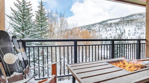 Vail House | Cloud 9 by AvantStay Located at the Base of Vail Ski Resort w Community Pool Hot Tub