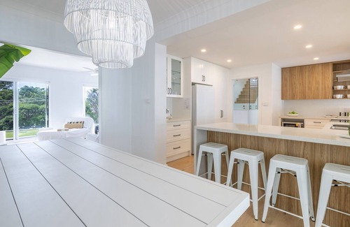 Corlette House | Cloud Nine, 18 Wynne Cres - heated pool, waterviews, beach