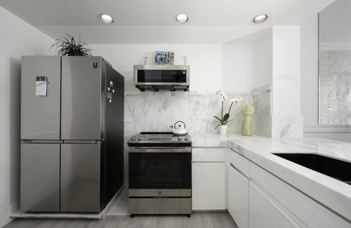 Airport Area Condo | CLOUD NINE Comfort & Elegance Penthouse Condo