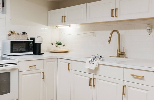 Red Deer Apartment | Cloud Nine Studio; Your Heavenly Retreat
