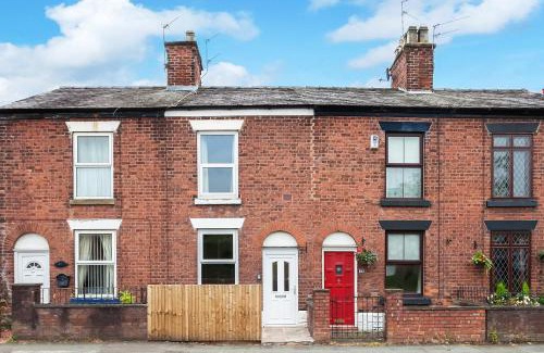 Congleton House | Cloud View Cottage