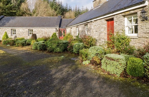 Kilkelly Cottage | CLUAINCARRAIG, pet friendly, with open fire in Kilkelly, County Mayo