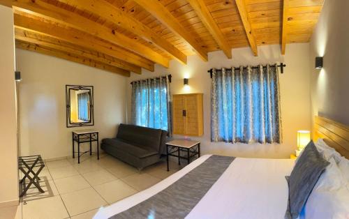 Bernal Hotel | Club Vergel Resort