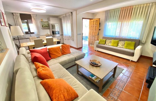 Mont Barbat Villa | Club Villamar - Wonderful villa with 2 kitchens, nice garden with bbq, fenced pool in a quiet are.