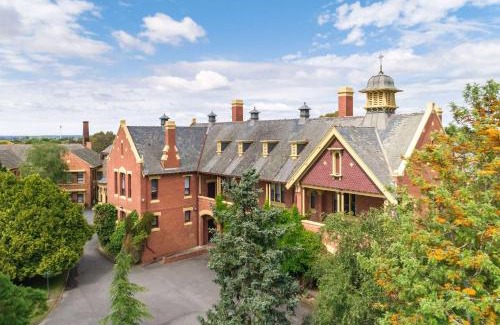 Sebastopol Apartment | Club Wyndham Ballarat, Trademark Collection by Wyndham