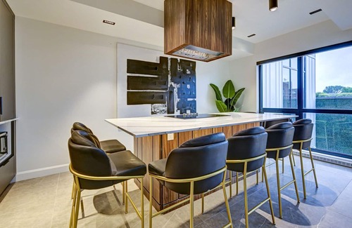 Pointe-Saint-Charles Condo | CLUBHAUS Executive Penthouse, Private Rooftop, Sleeps 12+