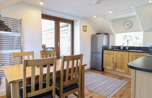 Dolgellau Cottage | CLYWEDOG COTTAGE, pet friendly, with a garden in Dolgellau