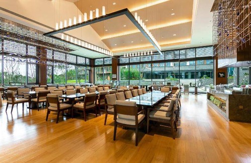 Wuzhong Hotel | 800 m² Hotel ∙ 4 bedrooms ∙ 15 guests