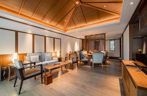 Wuzhong Hotel | 800 m² Hotel ∙ 4 bedrooms ∙ 15 guests