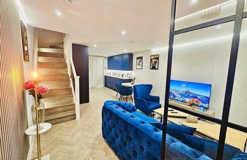 Bruce Grove Apartment | Coach House 3 Bedroom Apartment