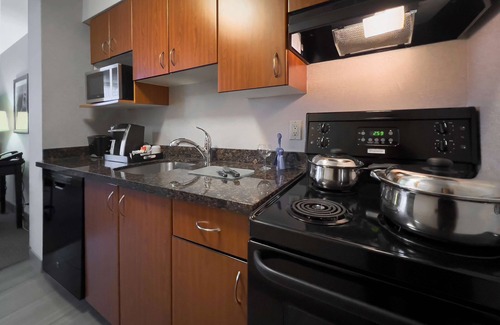 Downtown Calgary Hotel | Coast Calgary Downtown Hotel & Suites by APA