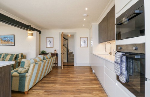 Swalecliffe House | COAST GUARD HOUSE, pet friendly, with hot tub in Swalecliffe