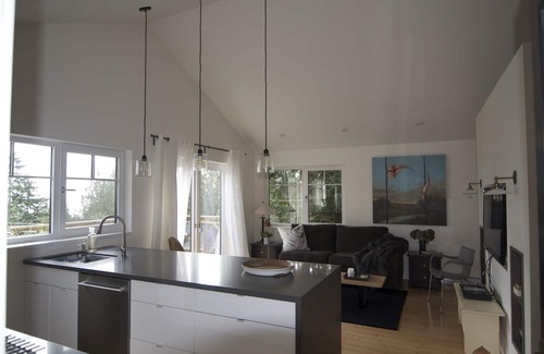 Bowen Island House | Coast modern coach house , separate cottage on 1,2 acer with ocean view
