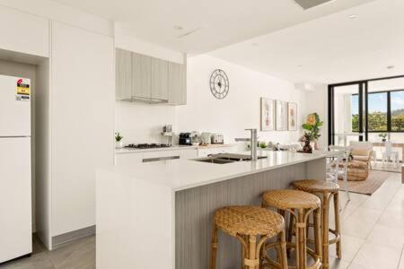 Dee Why Apartment | Coastal 2-Bed Apartment near Beach