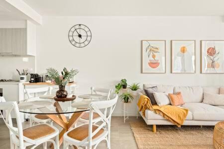 Dee Why Apartment | Coastal 2-Bed Apartment near Beach