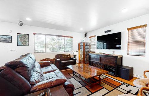 Carlsbad House | Coastal 3-Bedroom with Hot Tub and Ocean View