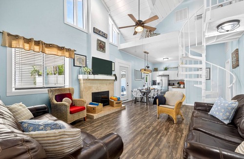 Clearwater Beach House | Coastal Beach Retreat – Steps from the Sand with Private Pool & Spa
