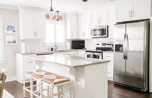 Saint Simons Heights House | Coastal beach cottage with golf cart and bikes!