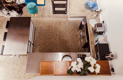 Mapua Apartment | Coastal Calm | Luxe Stay with Views, Bath & Fire.