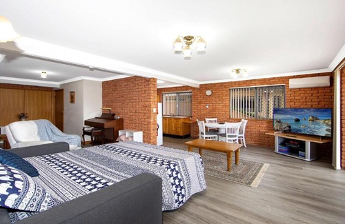 Ettalong Beach House | Coastal Charm Ettalong Beach