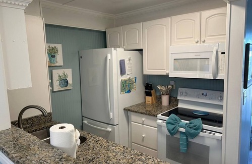 Holiday Isle Condo | Coastal Charm! Sandpiper Cove 1033,walk to beach, Canal Front, bring your boat!🌴