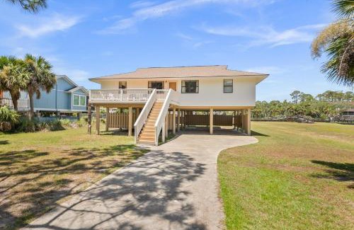 Saint Helena Island House | Coastal Charm with Canal Views - 419 Tarpon Blvd, Fripp Island