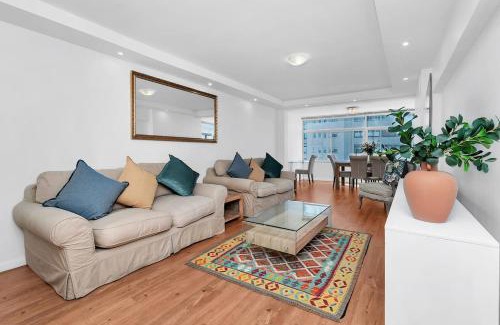 Mouille Point Apartment | Coastal Comfort 2-Bedroom in Mouille Point