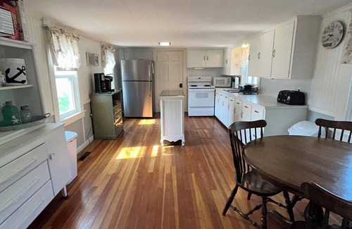 Moody House | Coastal Comfort: Family-Friendly 2BR Beach House in the Heart of Wells
