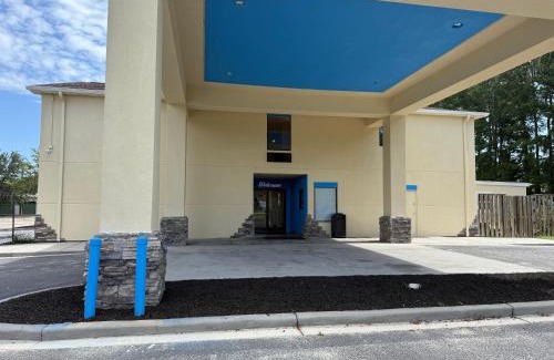 Loris Hotel | Coastal Comfort Hotel