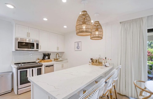 Napa Condo | Coastal Condo by Pool: King Bed, Balcony, Kitchen