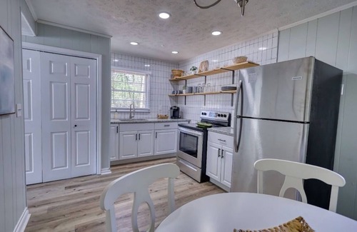 Covington House | Coastal Cottage 1/2 mile from Covington Square