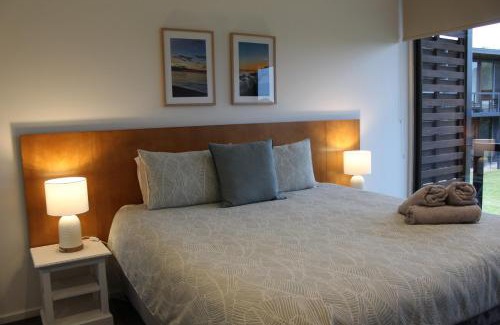 Fingal Apartment | Coastal Cove Retreat - with heated pool near Hot Springs & Golf