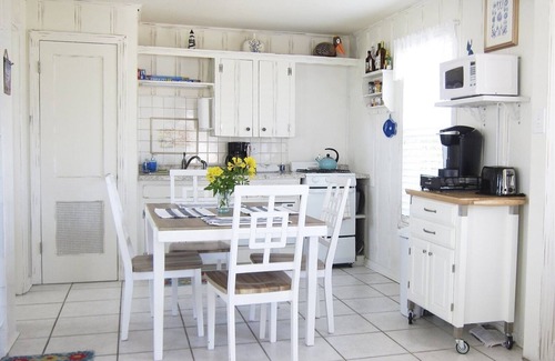Rockport Condo | Coastal Cutie | Walk to Beach + Pool