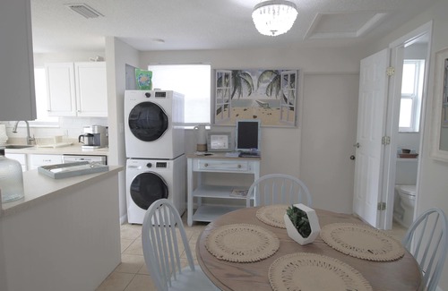 Dunedin House | Coastal Downtown Dunedin w/GOLF CART!