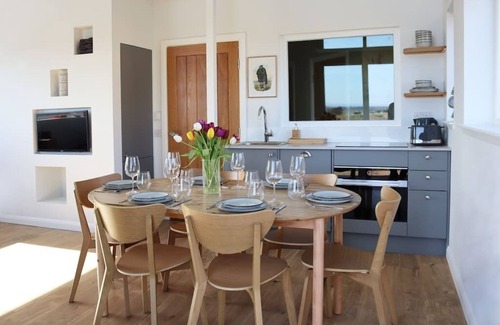 Leven House | Coastal Eco-Lodge with hottub Charleton Estate