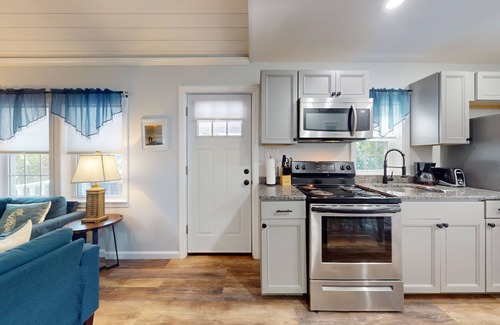 Lower Township Cottage | Coastal Estate – Family Cottage with 2BD, 2BA & Pool Access