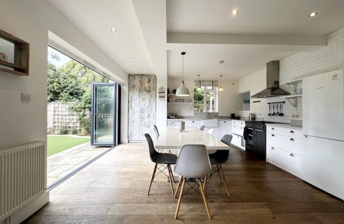 Bournemouth House | Coastal family holiday home near stunning sandy beaches & River Stour in Dorset.