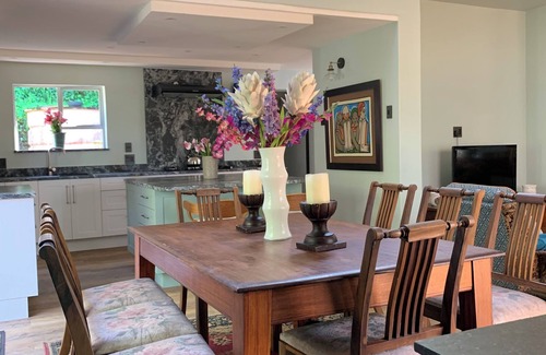 Glentana Other | Coastal Gold House: Spacious, Modern house in Glentana (8 Slp, 3 bath, 3-living)